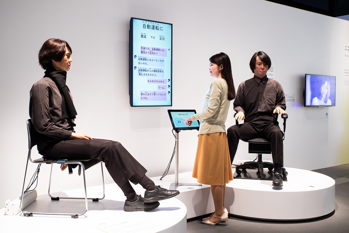 Slide 9: Discussion between Androids Intelligent Robotics Laboratory, Osaka University,  NTT Human Informatics Laboratories