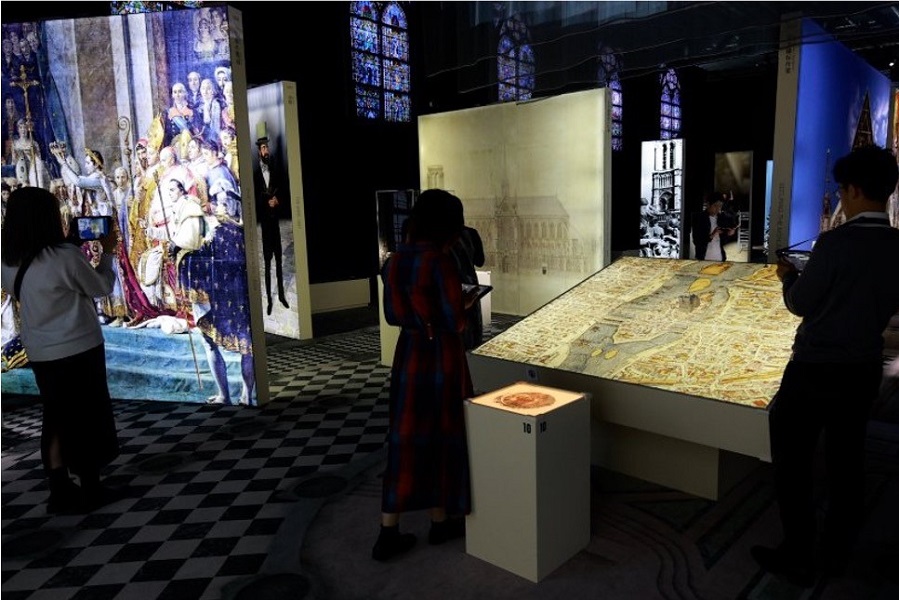 Slide 4: ©The Notre-Dame de Paris Exhibit Production Committee
