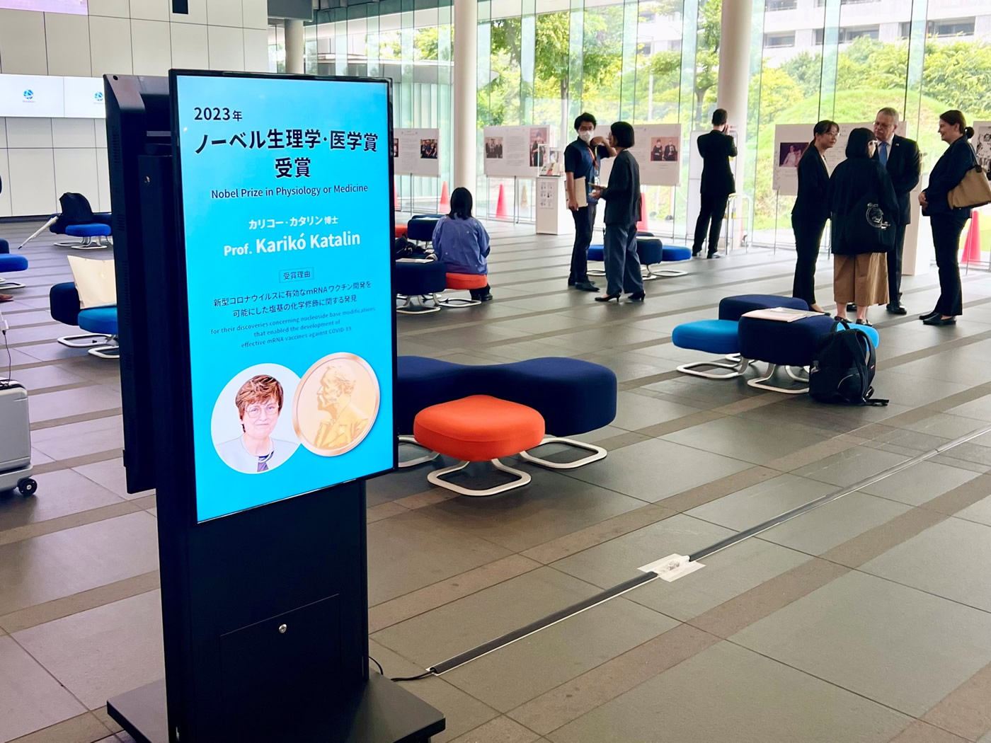 スライド 1: イベント会場の様子
