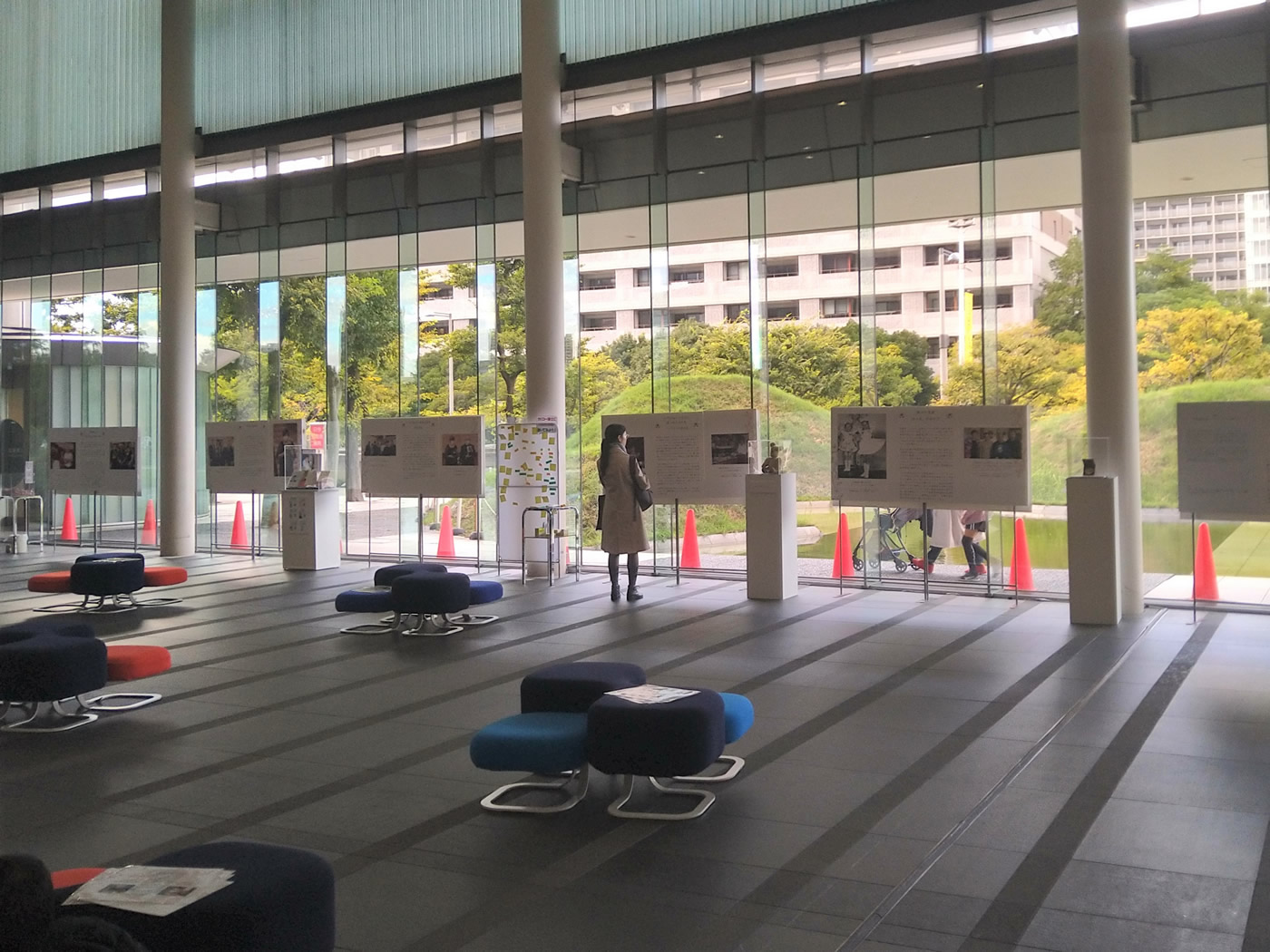 スライド 2: イベント会場の様子