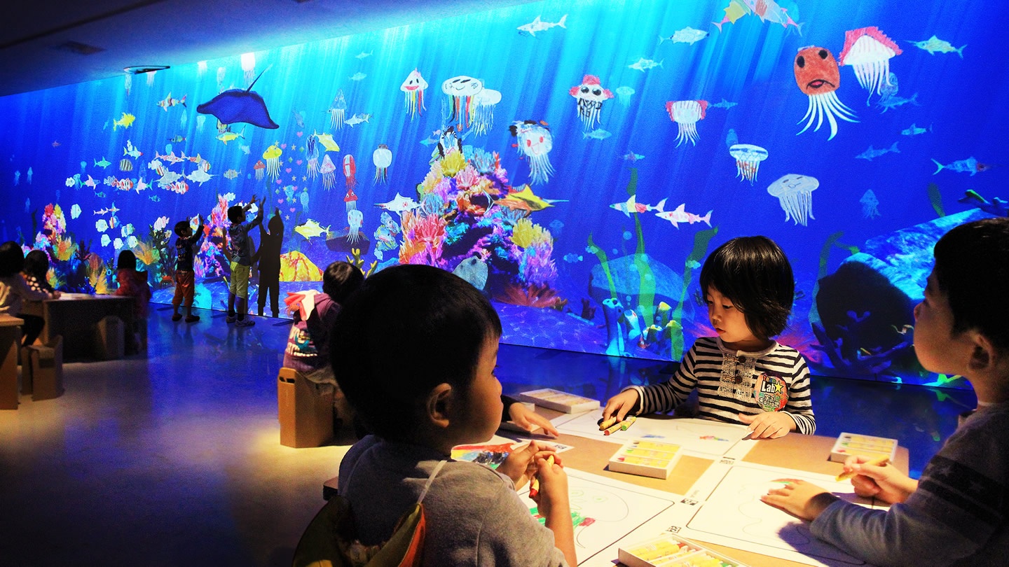 スライド 3: 「お絵かき水族館」　チームラボ, 2013